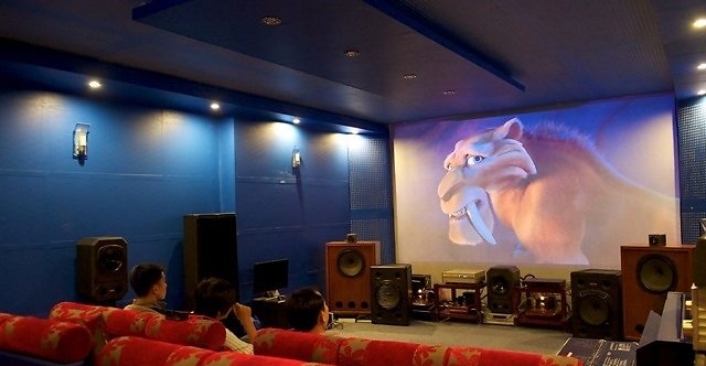 May chieu Sony VPL-EX250